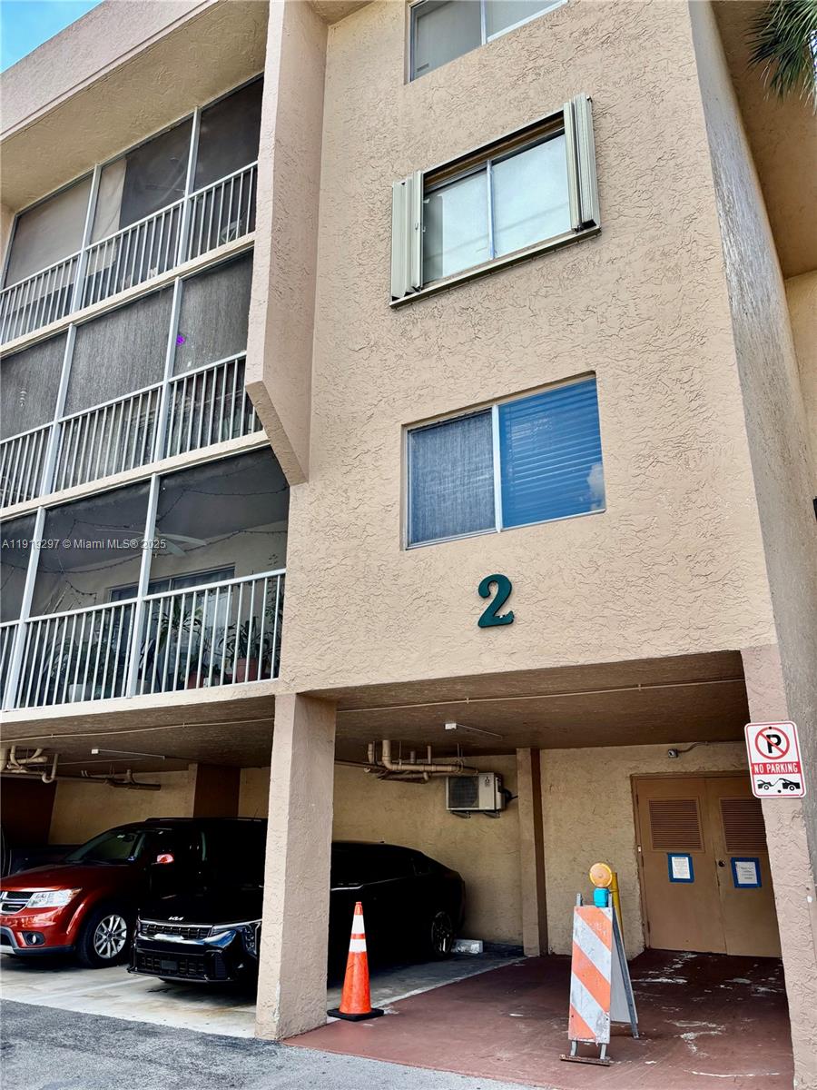 COUNTRY LANE CONDO #2 - Residential