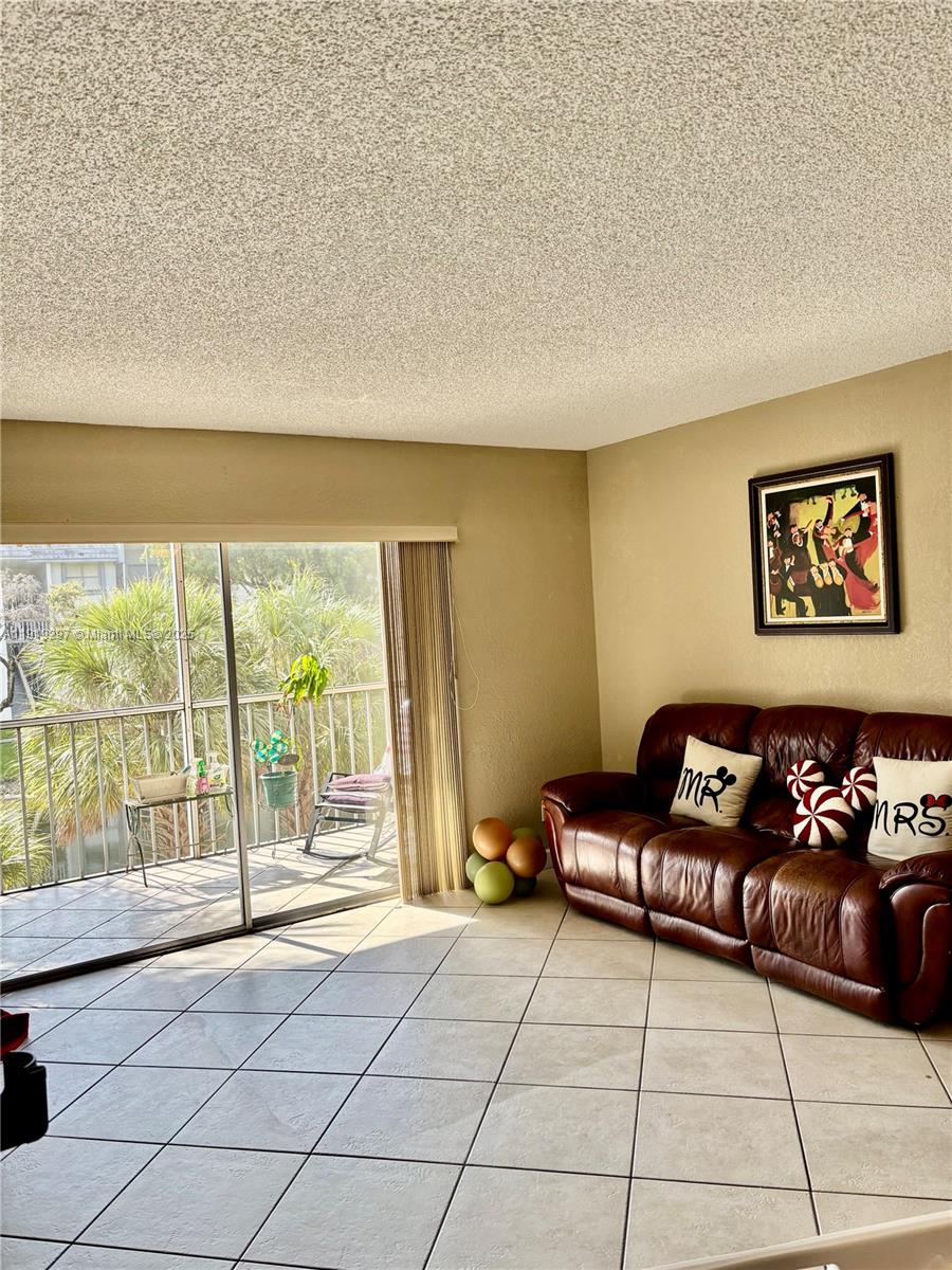 COUNTRY LANE CONDO #2 - Residential