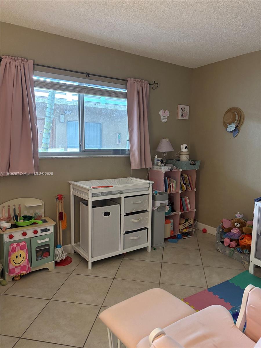 COUNTRY LANE CONDO #2 - Residential