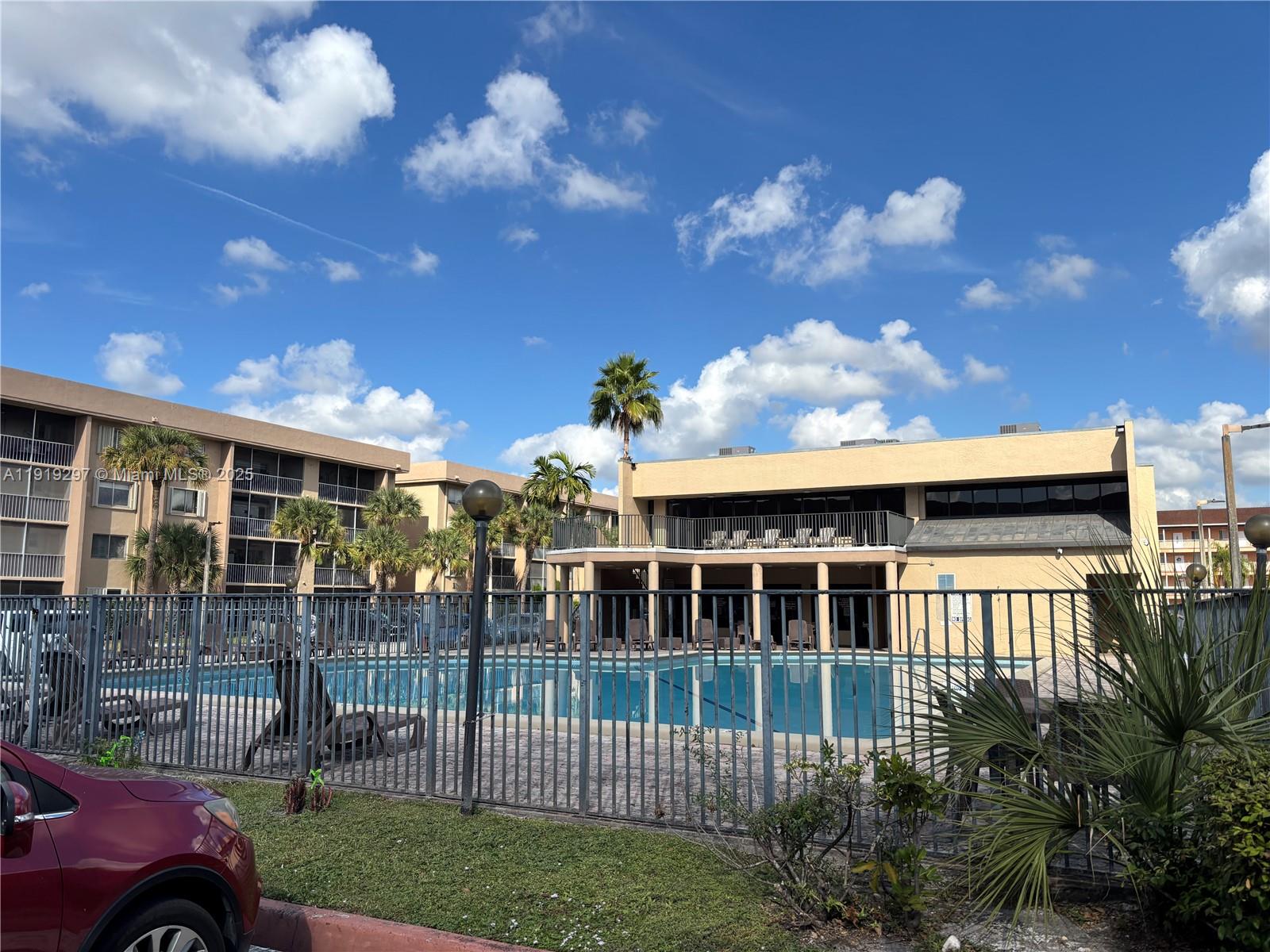 COUNTRY LANE CONDO #2 - Residential