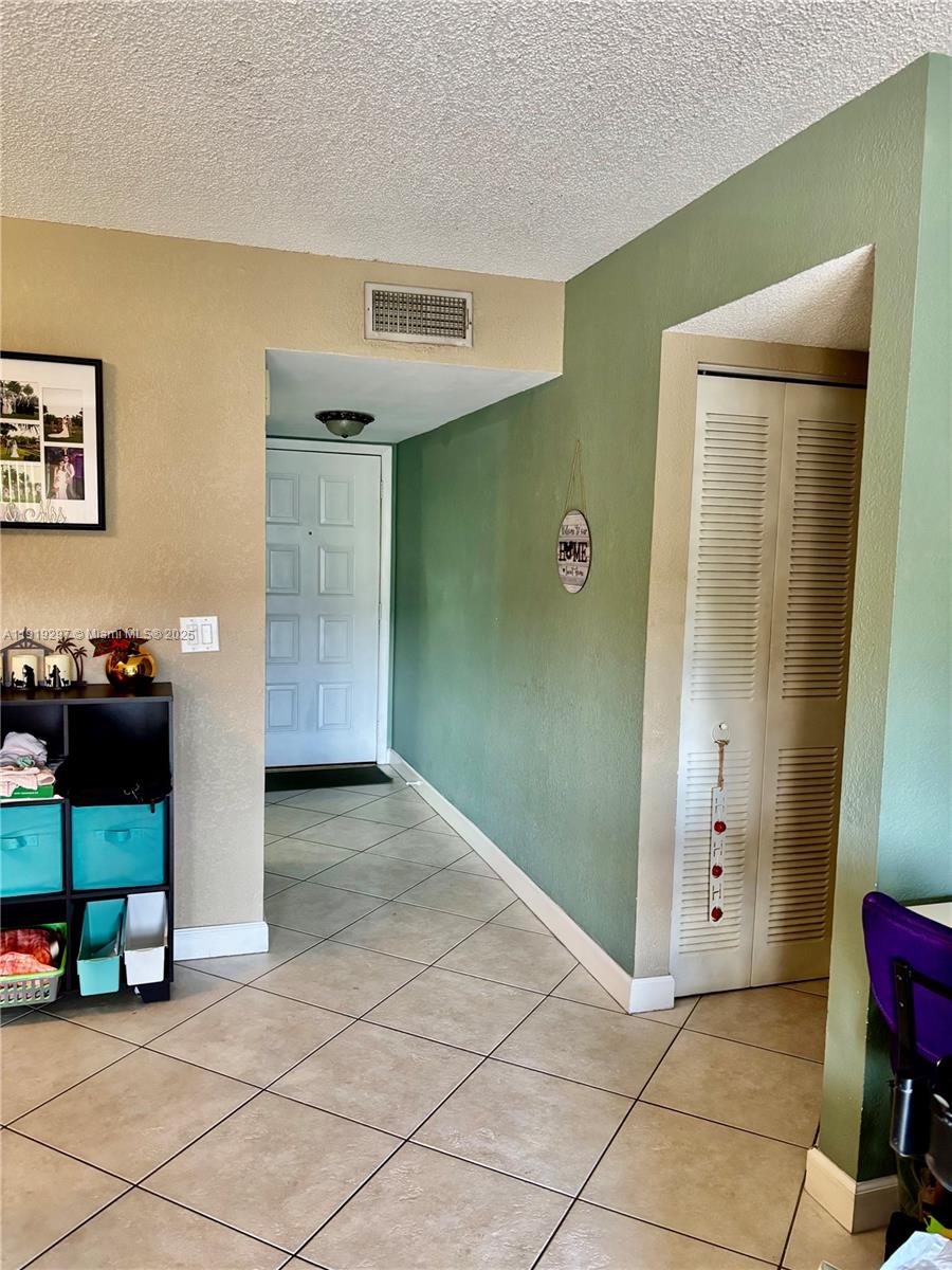 COUNTRY LANE CONDO #2 - Residential