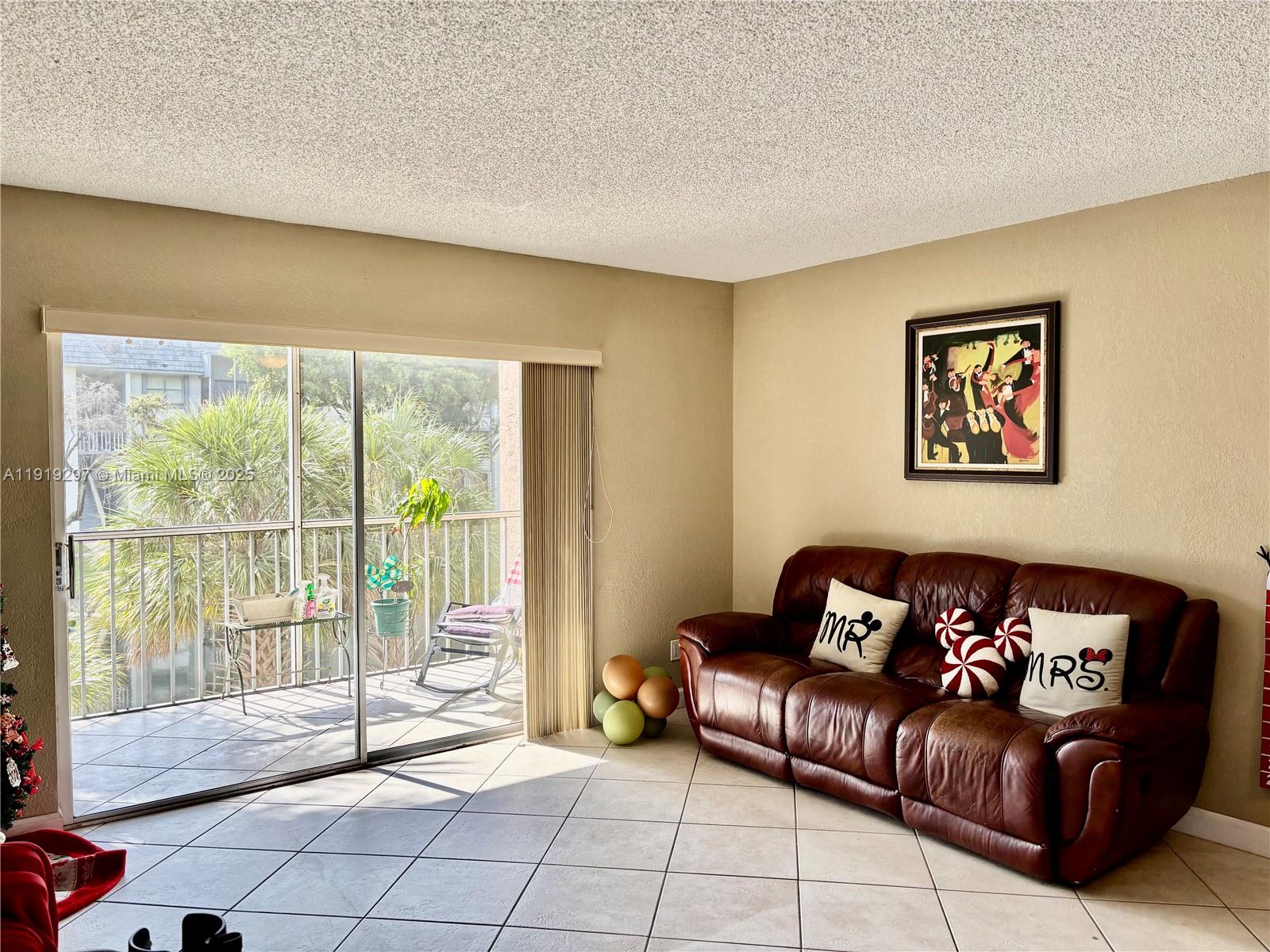 COUNTRY LANE CONDO #2 - Residential