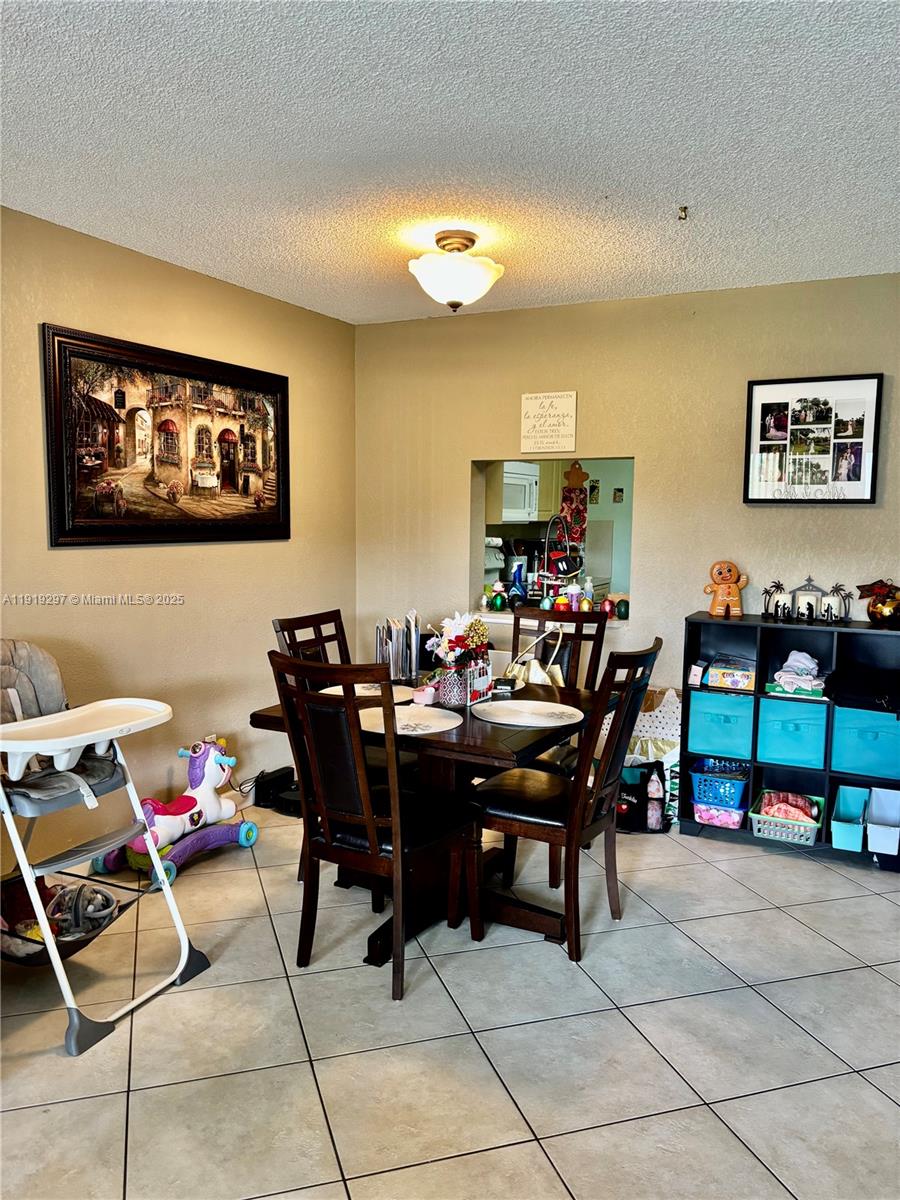 COUNTRY LANE CONDO #2 - Residential