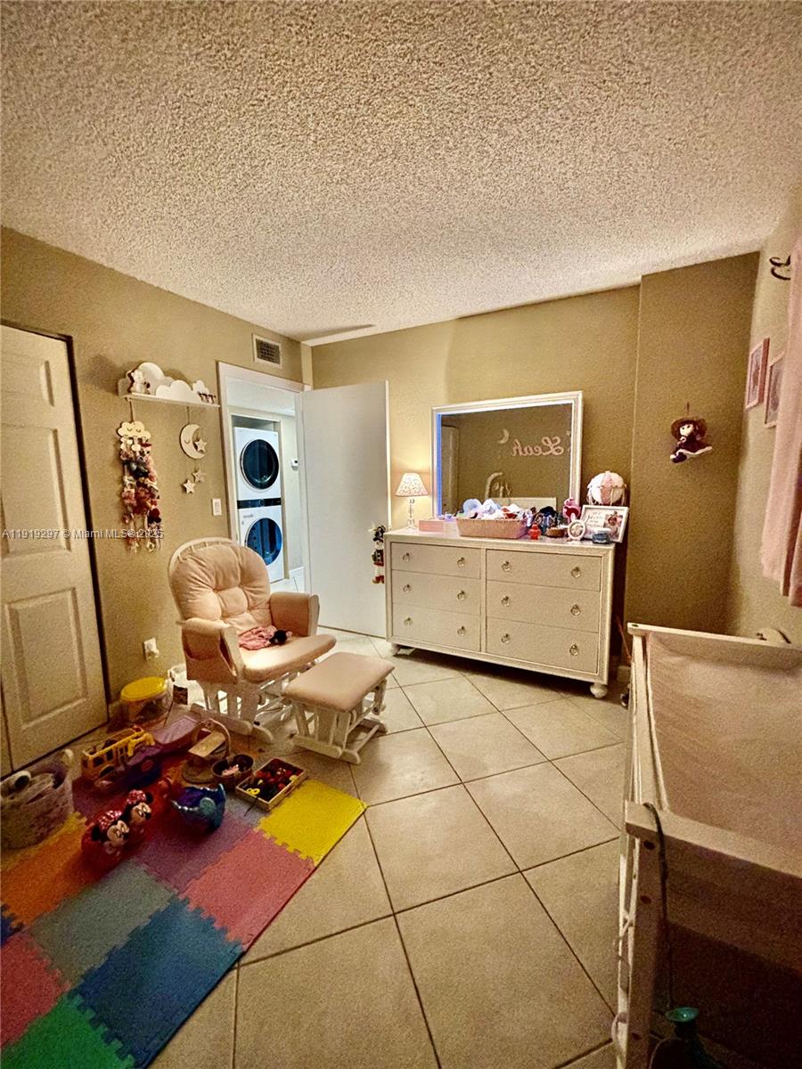 COUNTRY LANE CONDO #2 - Residential