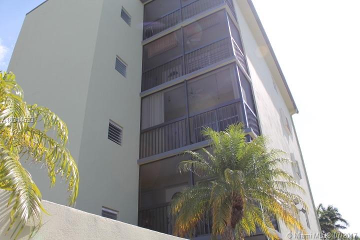 GREAT OPPORTUNITY TO RENT THIS CORNER UNIT WITH EXTRA SPACE, PARTIALLY FURNISHED, GOOD LOCATION, ALL AGES WELCOME, NEAR TO THE BEACH, SHOPPING AND MAIN ROAD, CAN BE ALSO BE PARTIALLY FURNISHED