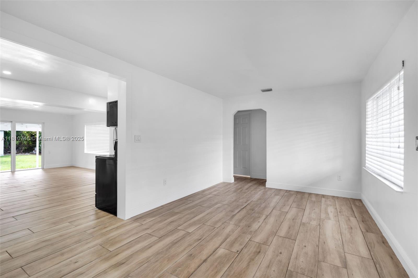 3427 SW 64th Ave