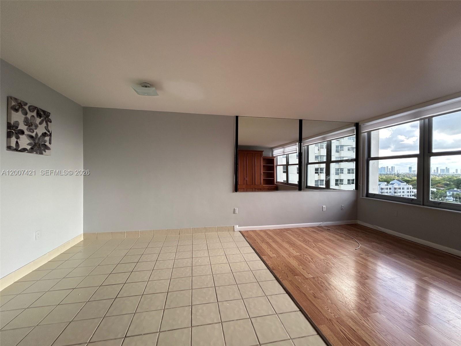 2899 Collins Ave 1040
