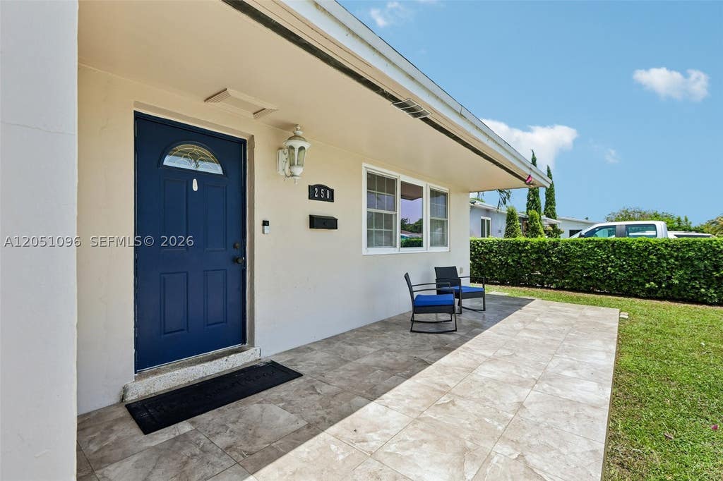 Photo of 250 N 66th Ave, Hollywood, FL 33024 (MLS # A12051096)