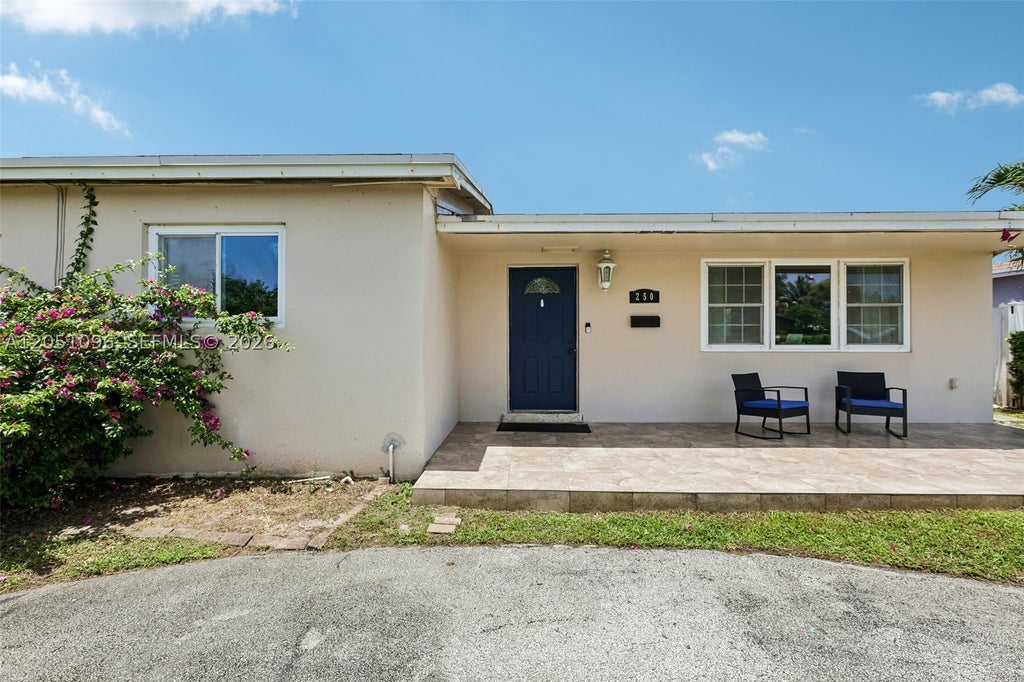 Photo of 250 N 66th Ave, Hollywood, FL 33024 (MLS # A12051096)
