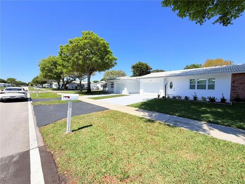 Photo of 8581 NW 17th St, Plantation, FL 33322 (MLS # A11991107)