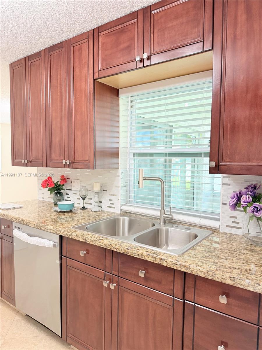 LAUDERDALE WEST 3 SEC - Residential