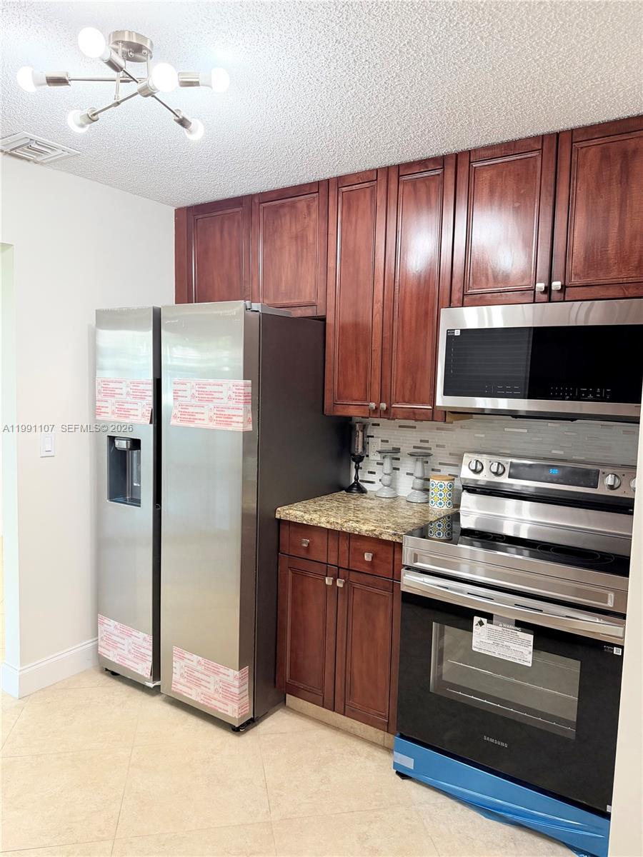 LAUDERDALE WEST 3 SEC - Residential