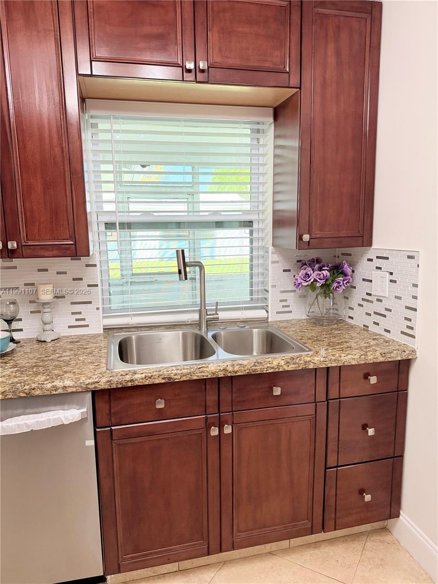 LAUDERDALE WEST 3 SEC - Residential