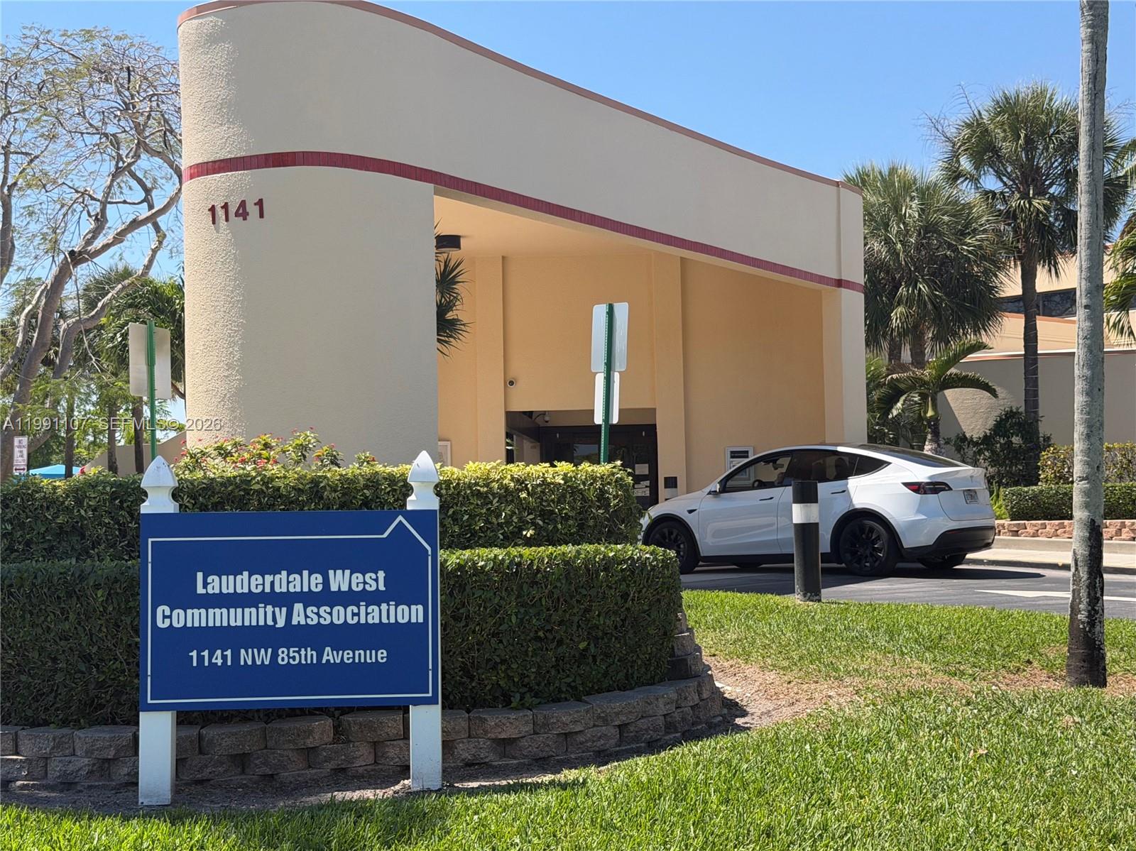 LAUDERDALE WEST 3 SEC - Residential