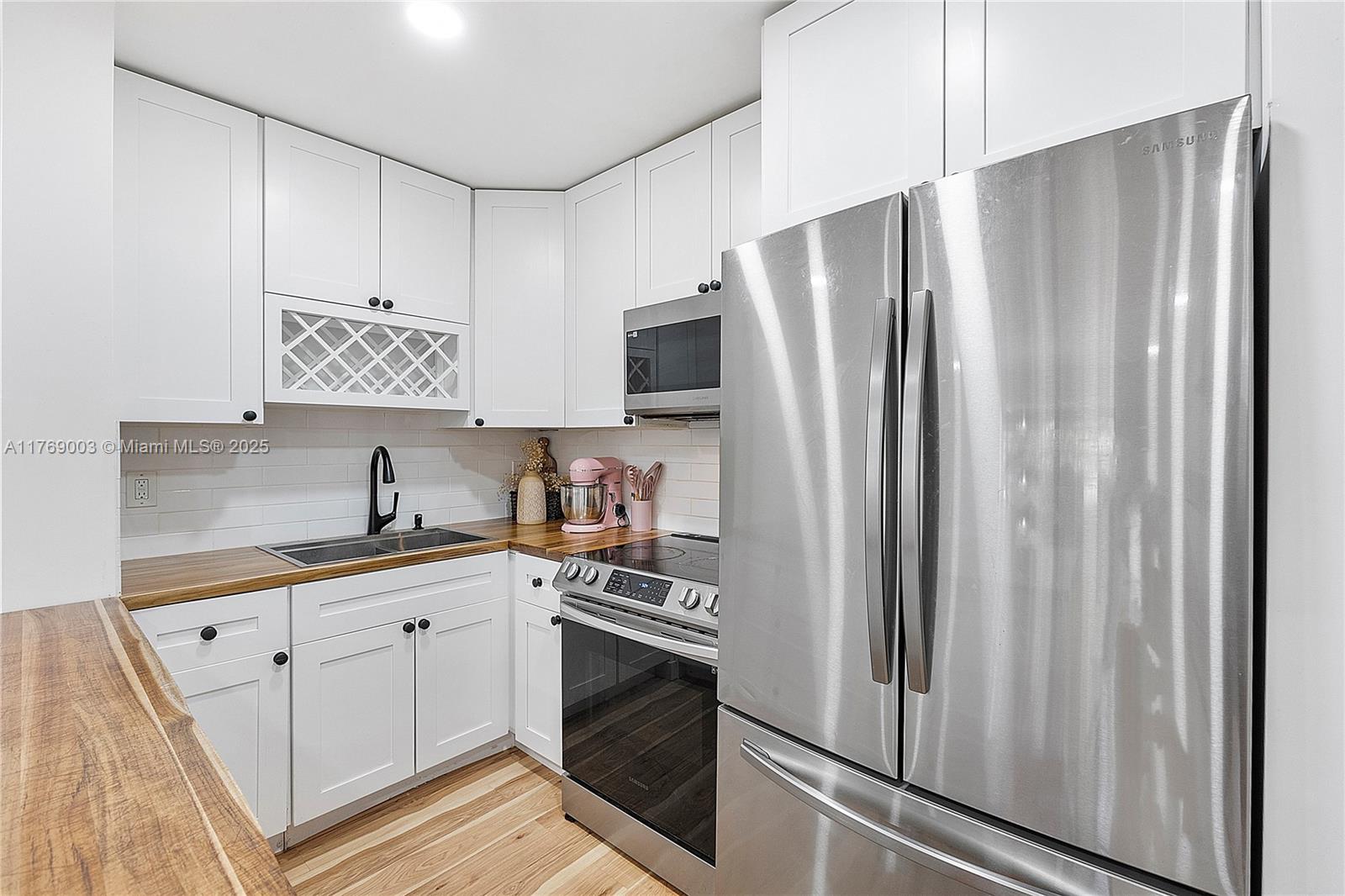 Property for Sale at 1520 Mckinley St 206E, Hollywood, Broward County, Florida - Bedrooms: 1 
Bathrooms: 2  - $160,000