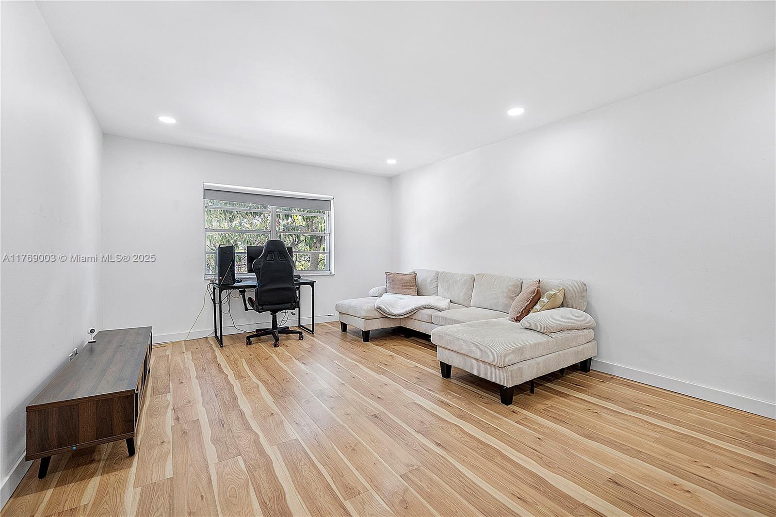 MAYFAIR APT CO-OP - Residential