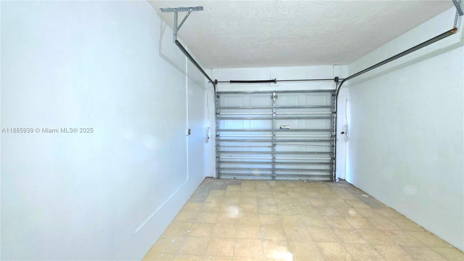 OAKLAND HILLS 6 SEC - Residential Lease