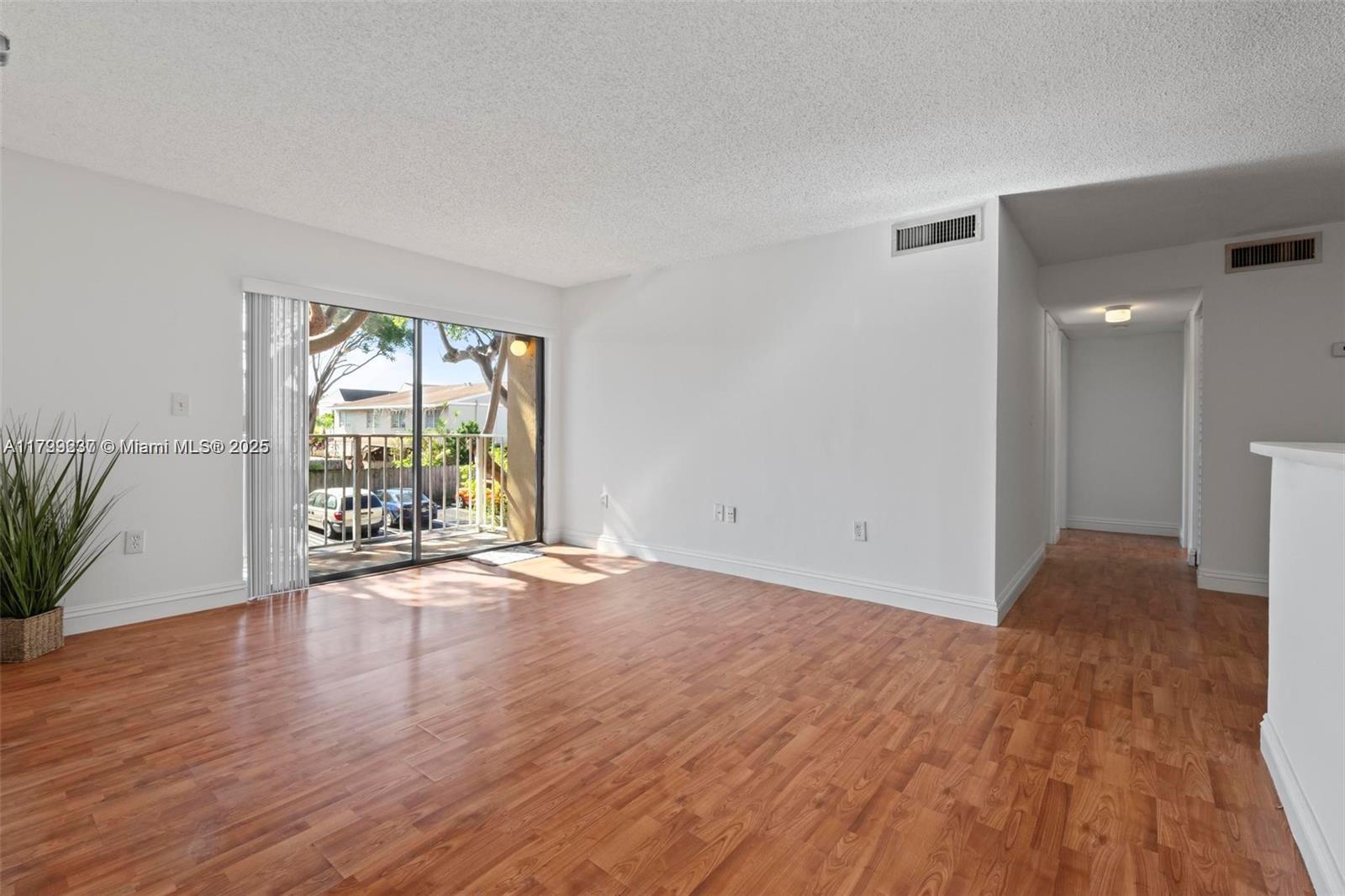 15600 Sw 80th St L-203, Miami, Broward County, Florida - 2 Bedrooms  
1 Bathrooms - 