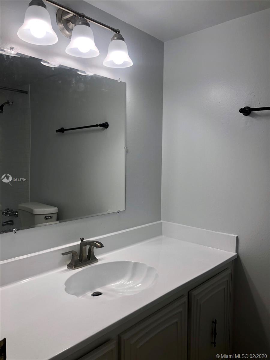 DE SOTO PARK CONDO - Residential Lease