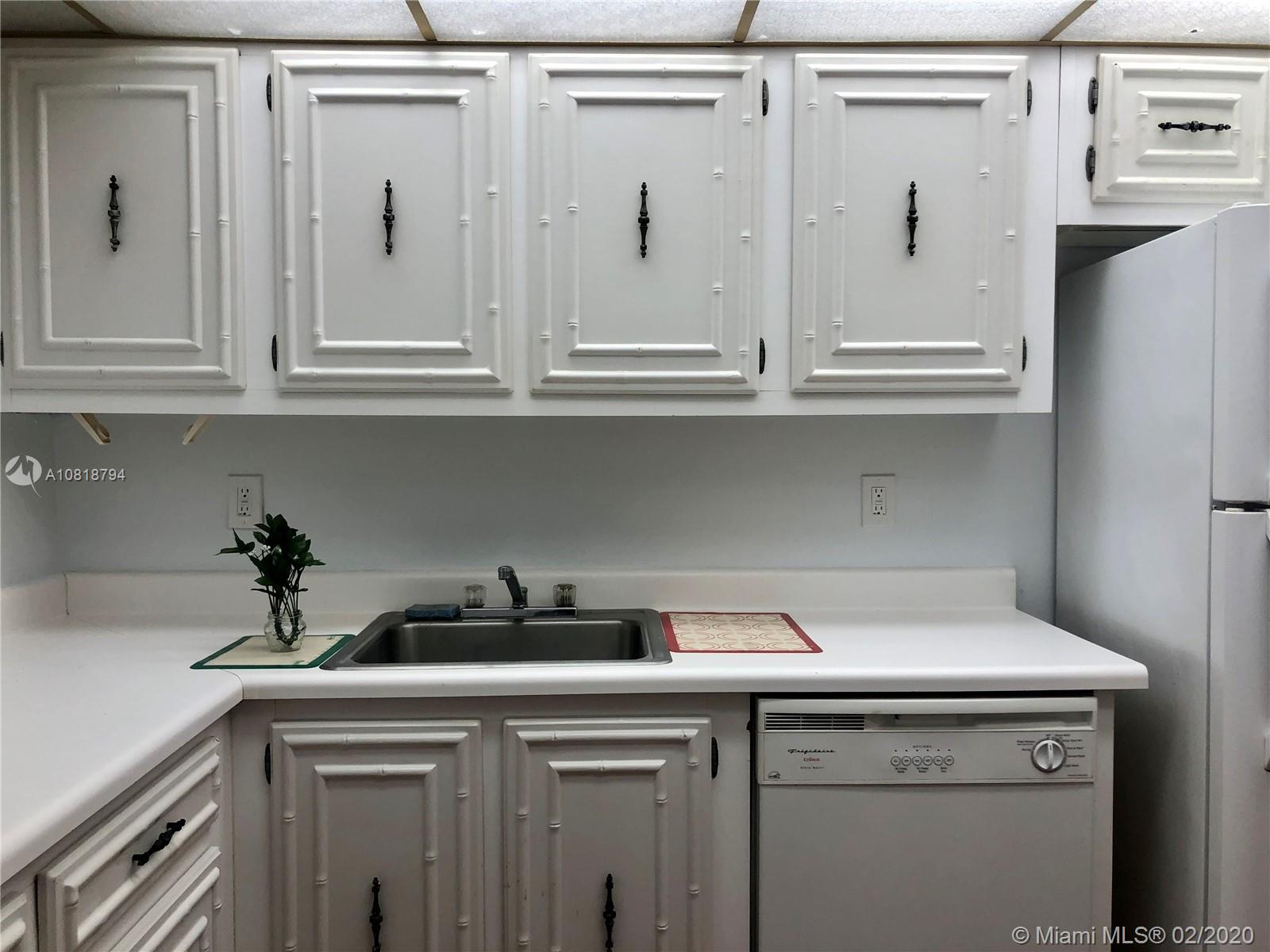 DE SOTO PARK CONDO - Residential Lease