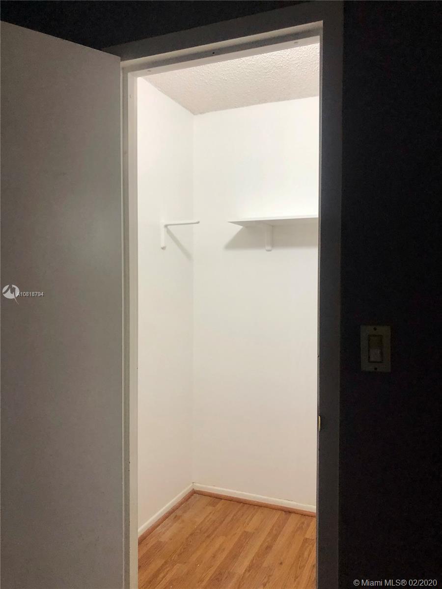 DE SOTO PARK CONDO - Residential Lease