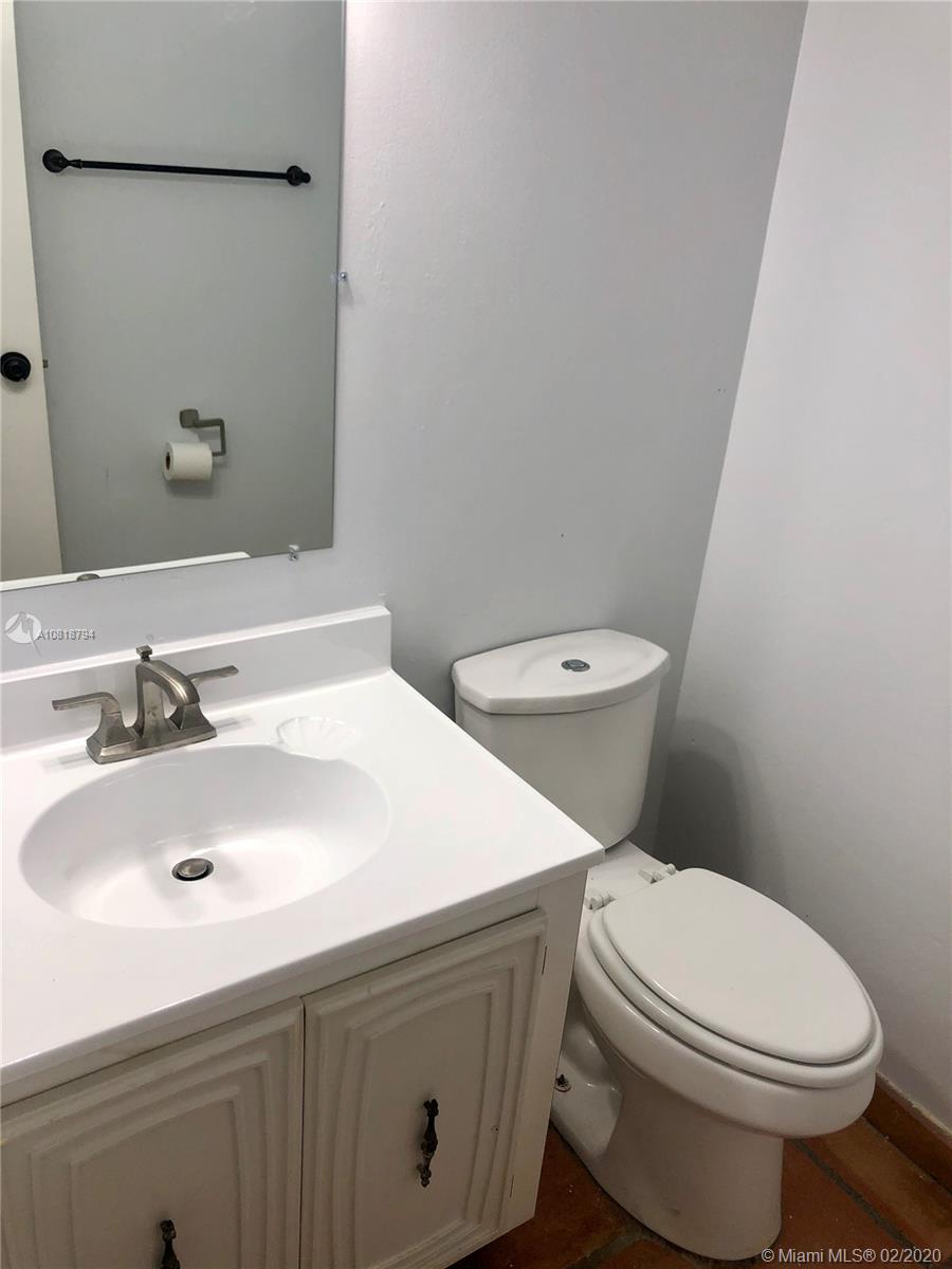 DE SOTO PARK CONDO - Residential Lease