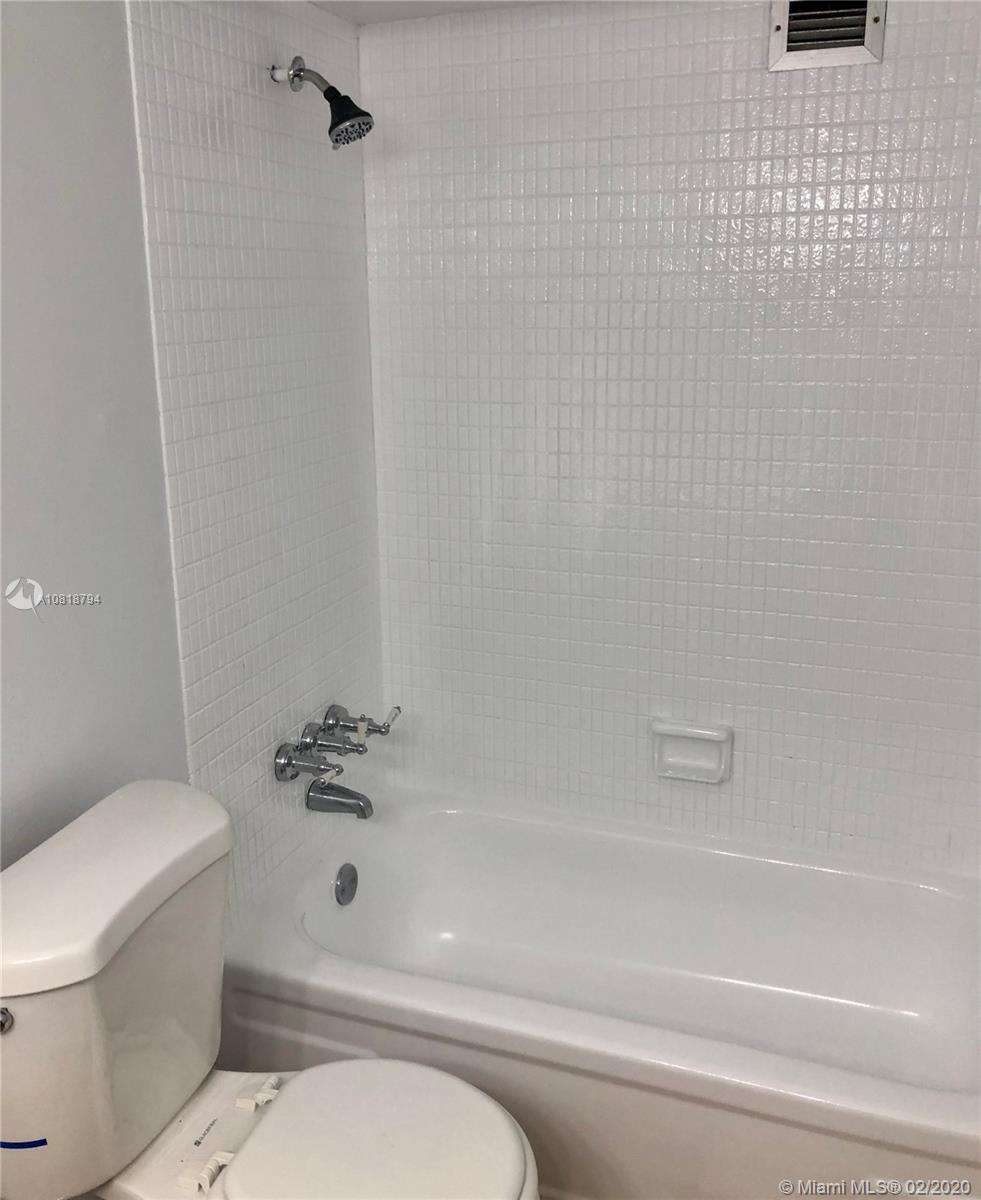 DE SOTO PARK CONDO - Residential Lease