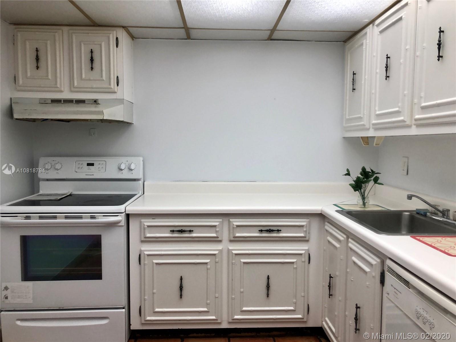 DE SOTO PARK CONDO - Residential Lease