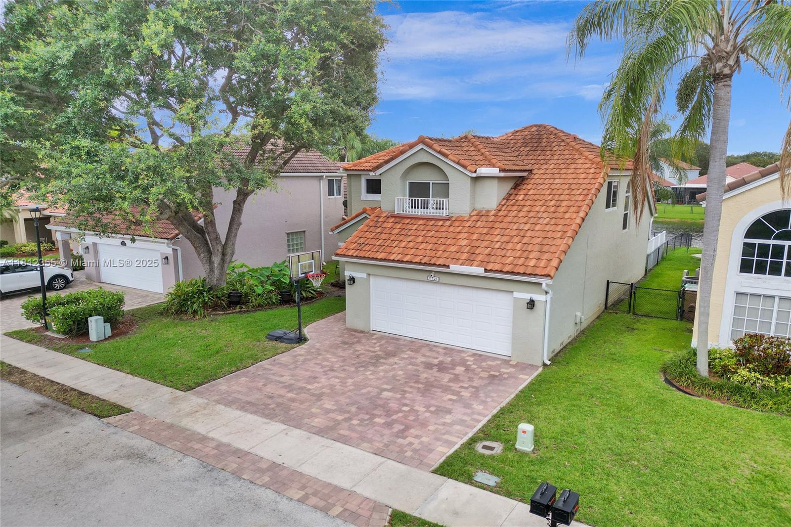 Property for Sale at 2791 Oak Park Cir, Davie, Broward County, Florida - Bedrooms: 3 
Bathrooms: 3  - $749,900