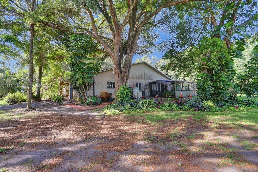 Photo of 6331 SW 186th Way, Southwest Ranches, FL 33332 (MLS # A11385491)