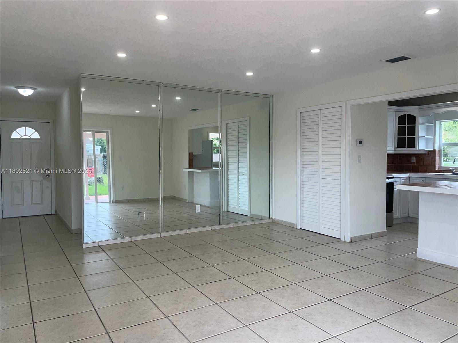 GREENGLADE VILLAS - Residential Lease