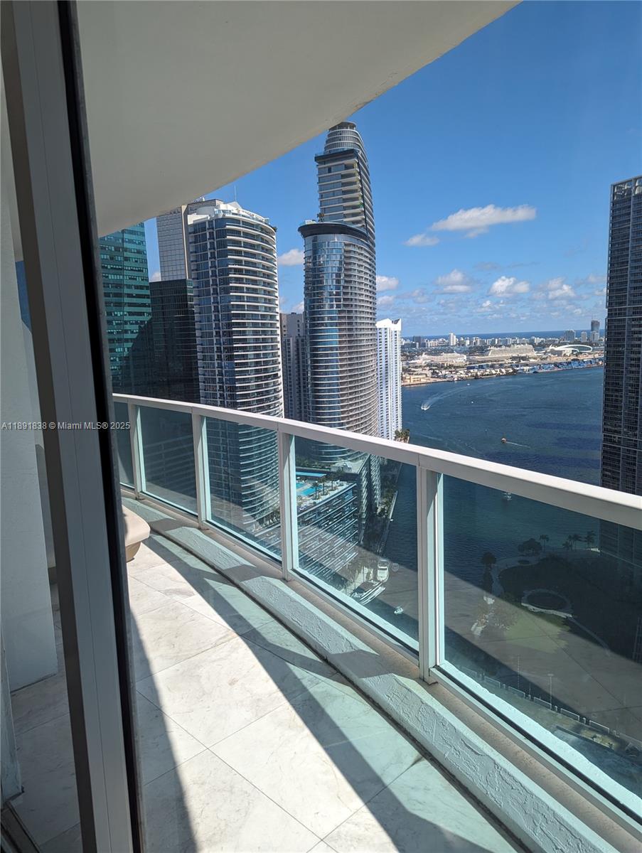 BRICKELL ON THE RIVER S T - Residential Lease