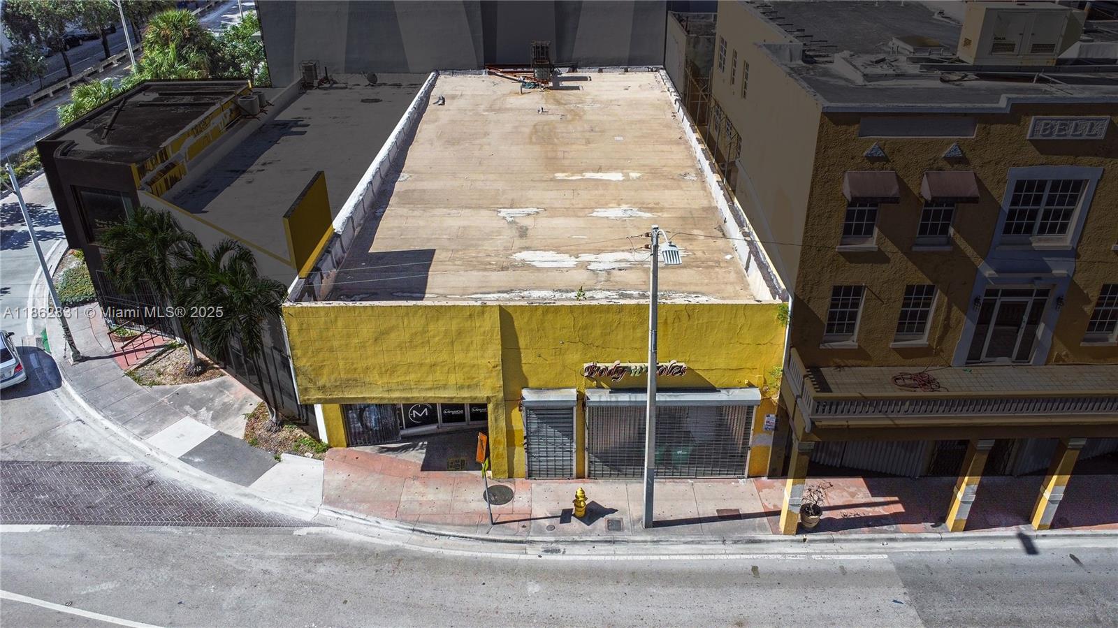 Lease 4,400 SF Stand Alone Retail/Office commercial building with high ceilings in the heart of downtown Miami, FL. Flexible uses as zoned T6-80-O. Located close to the new major Luxury Developments, Flagler Street Pedestrian Promenade & a block to the Miami Ave Metro-station at SE/SW 1st Street. Minutes to Brickell City, Miami World Center, or Kaseya Centers; Arts & Entertainment District, Bayfront Park; or via Miami Central Station connect to Miami’s Airport or Brightline. Daily shopping options: Whole Foods, Publix & Aldi. Site set amongst tourist destinations, office buildings, dining/nightlife spots, & attractions. Asking $20,350/month NNN or $55/SF NNN. (NNN = $14.09/SF/Year)
