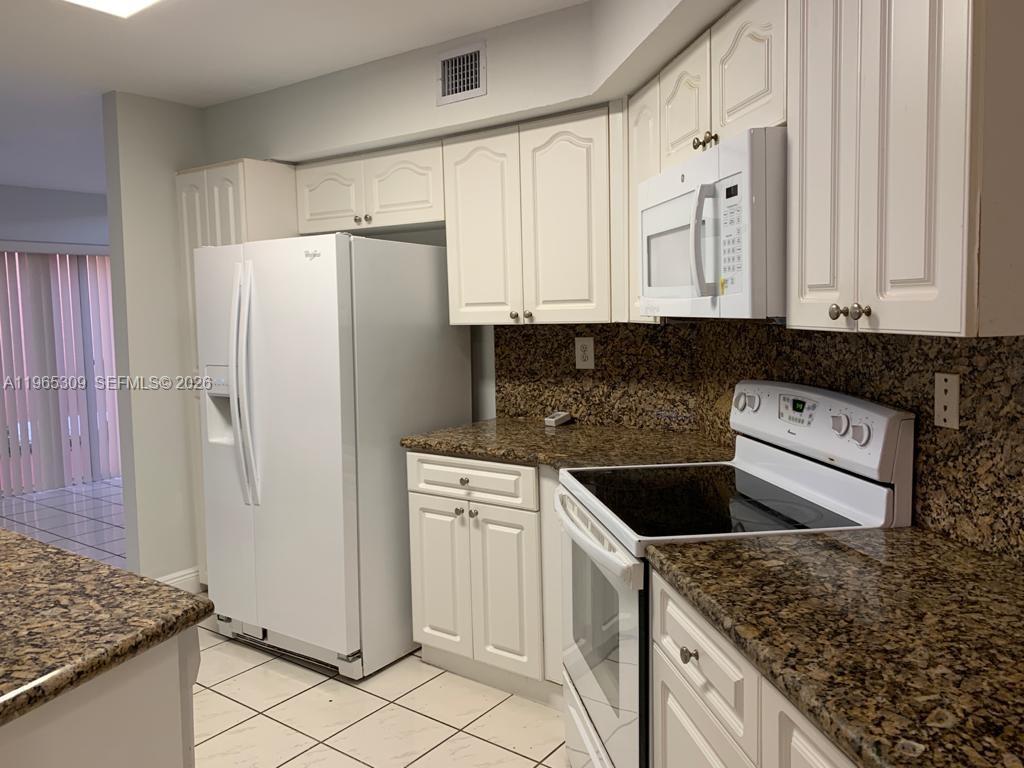 LAKE POINTE SEC 2 - Residential Lease