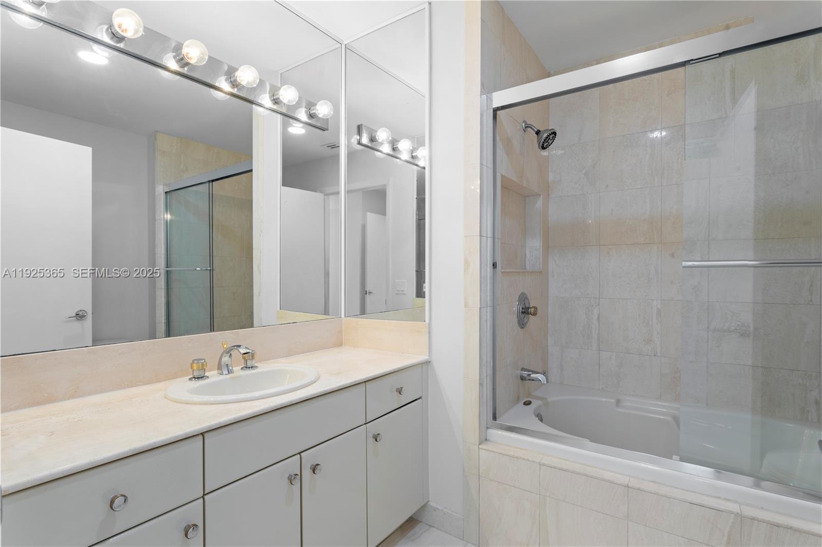 2000 ISL BLVD WILLIAMS IS - Residential Lease