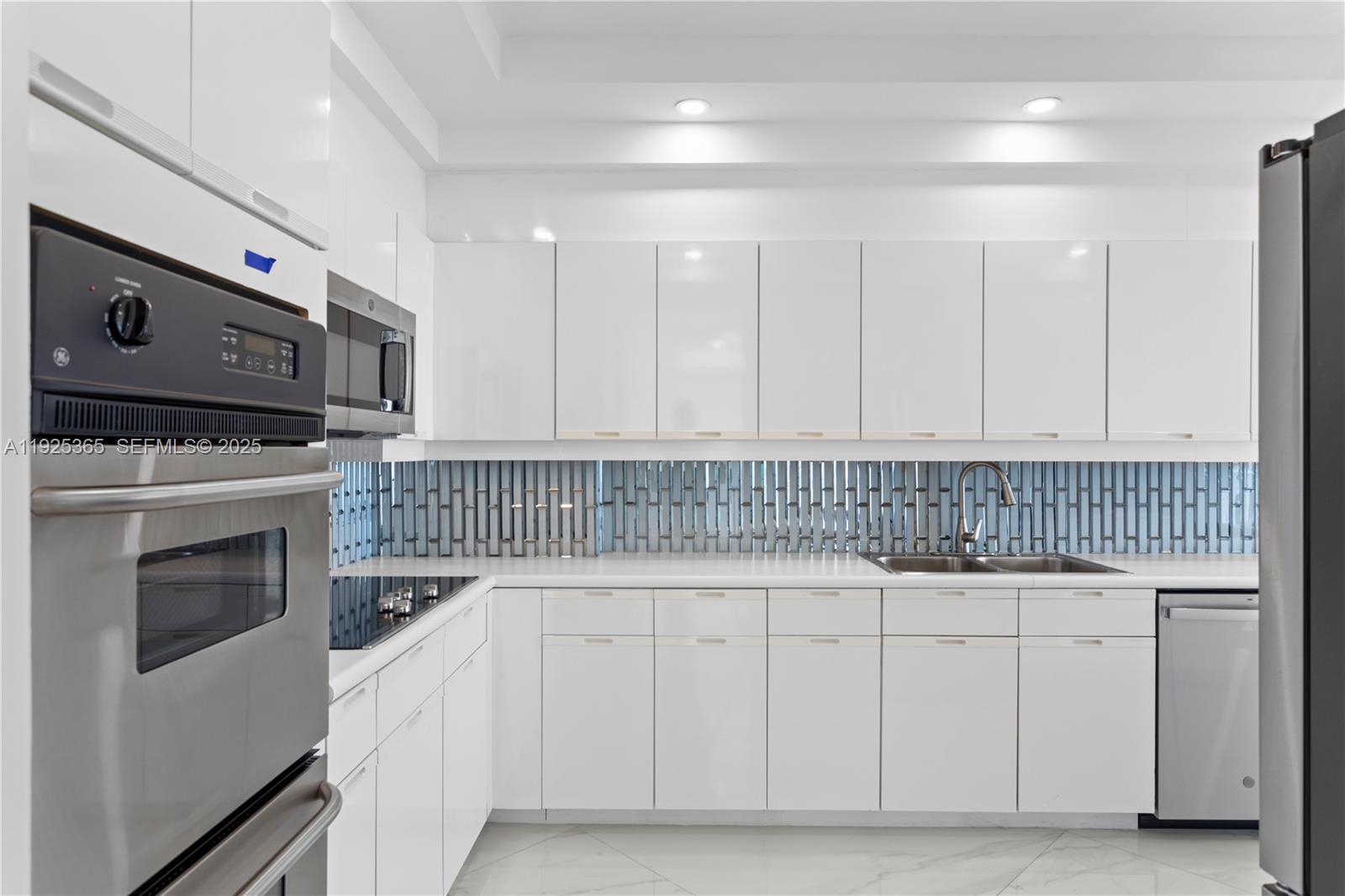 2000 ISL BLVD WILLIAMS IS - Residential Lease