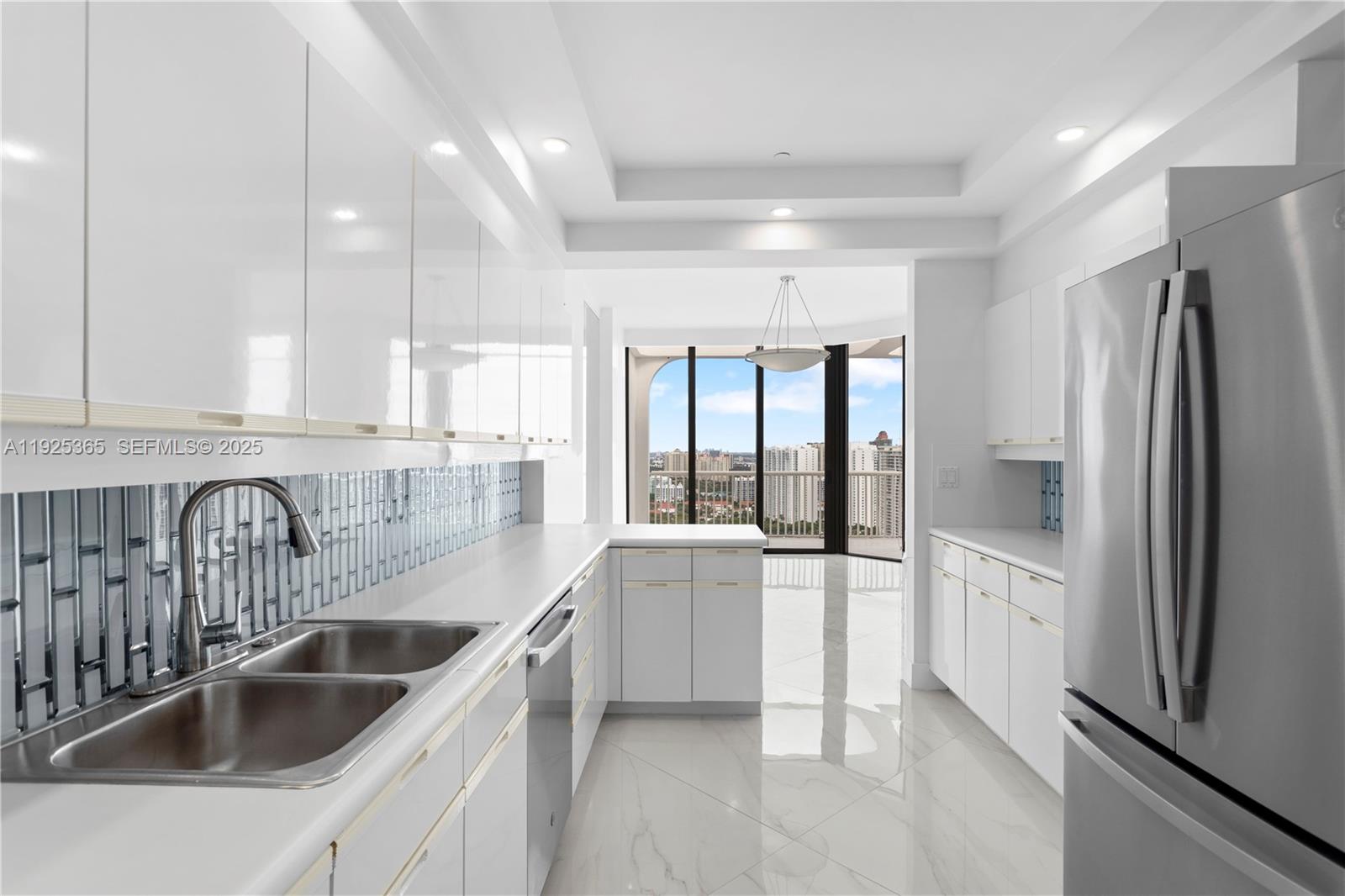 2000 ISL BLVD WILLIAMS IS - Residential Lease