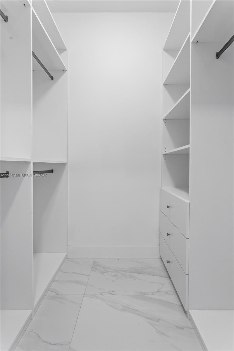 2000 ISL BLVD WILLIAMS IS - Residential Lease