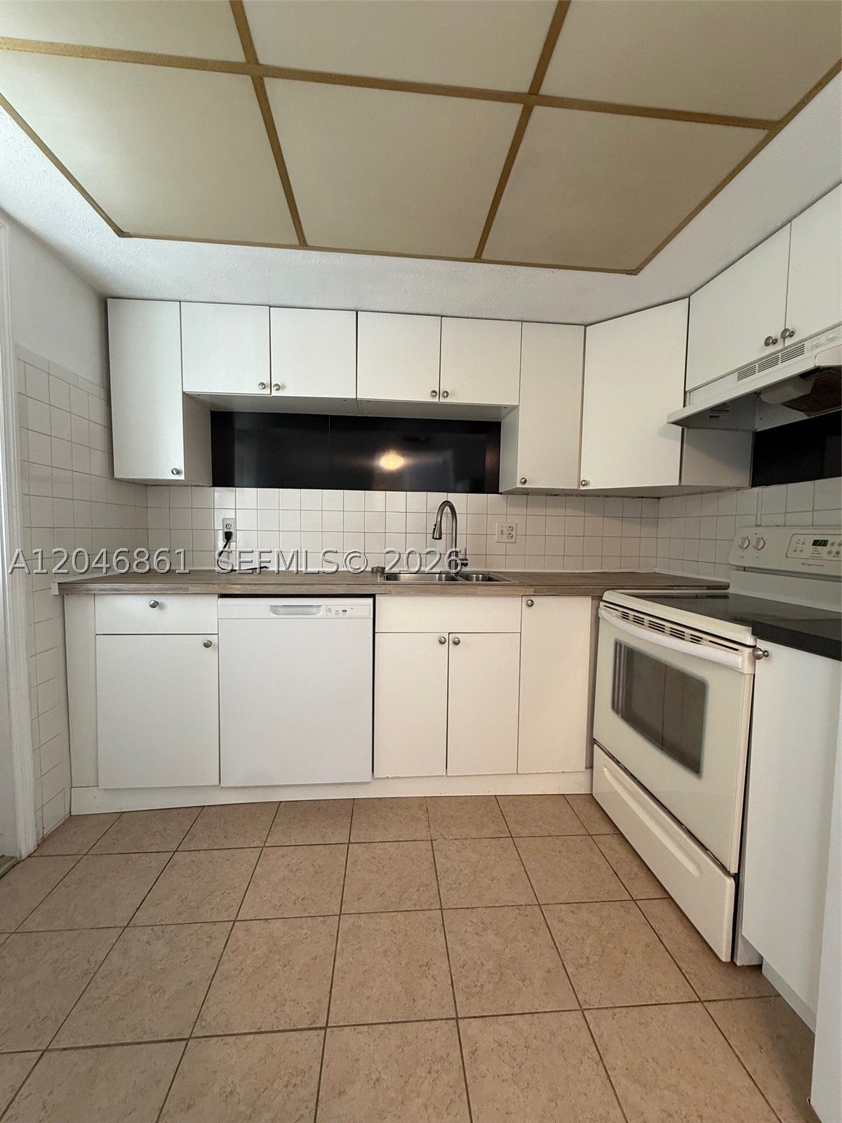 3300 NE 10th Ter 53