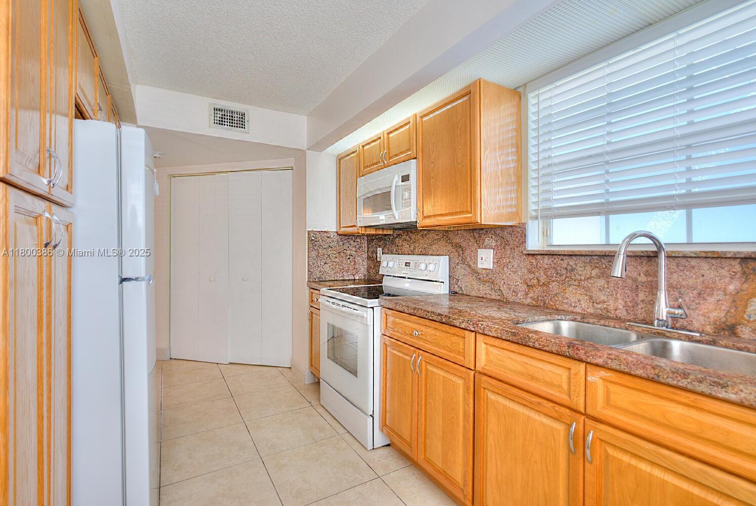 Rental Property at 2007 Se 26th Ln 104, Homestead, Miami-Dade County, Florida - Bedrooms: 2 
Bathrooms: 2  - $2,000 MO.