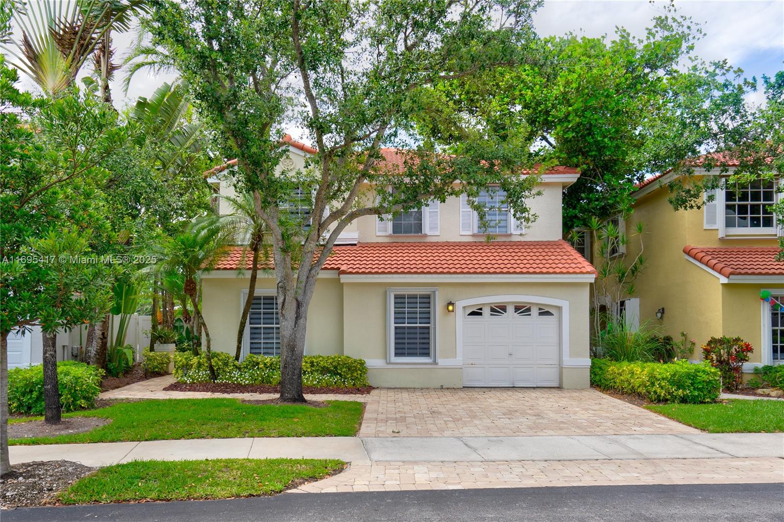 911 Garnet Cir, Weston, Broward County, Florida - 3 Bedrooms  
3 Bathrooms - 