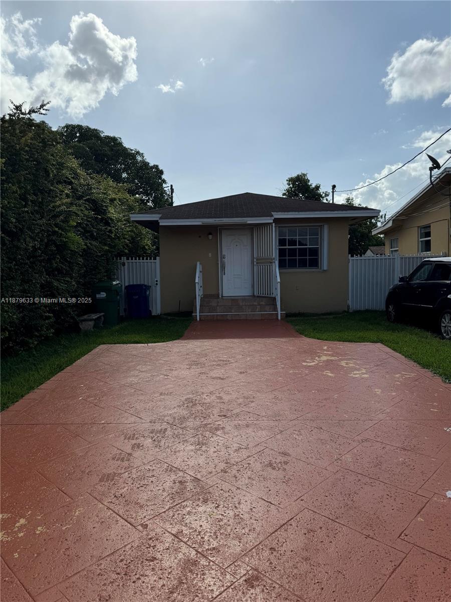 Great 3/2 home with plenty of parking space and washer and dryer inside the home. Centrally located and easy access to malls, shopping centers, highways, etc. Ready to move in.