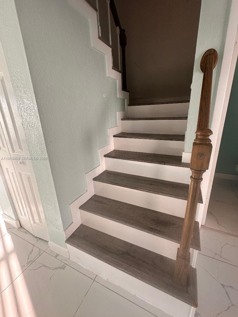 HERITAGE SQUARE CONDO - Residential