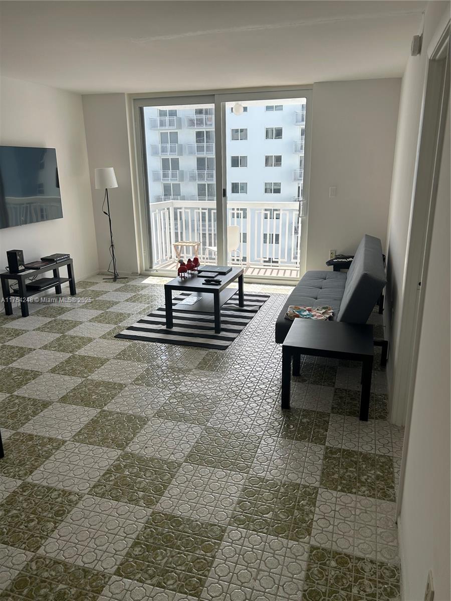 Rental Property at 401 Ocean Dr 810, Miami Beach, Miami-Dade County, Florida - Bedrooms: 1 
Bathrooms: 1  - $2,900 MO.