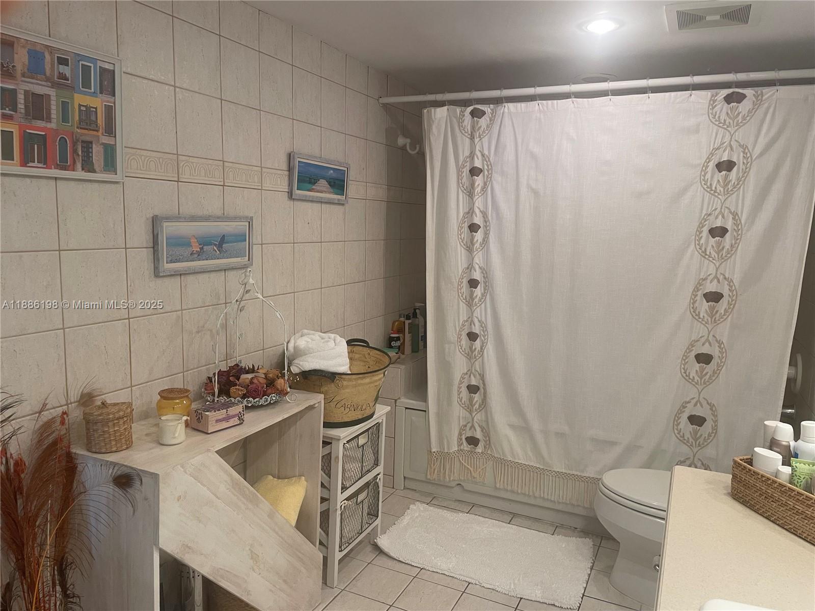 TOWERS OF KEY BISCAYNE CO - Residential Lease