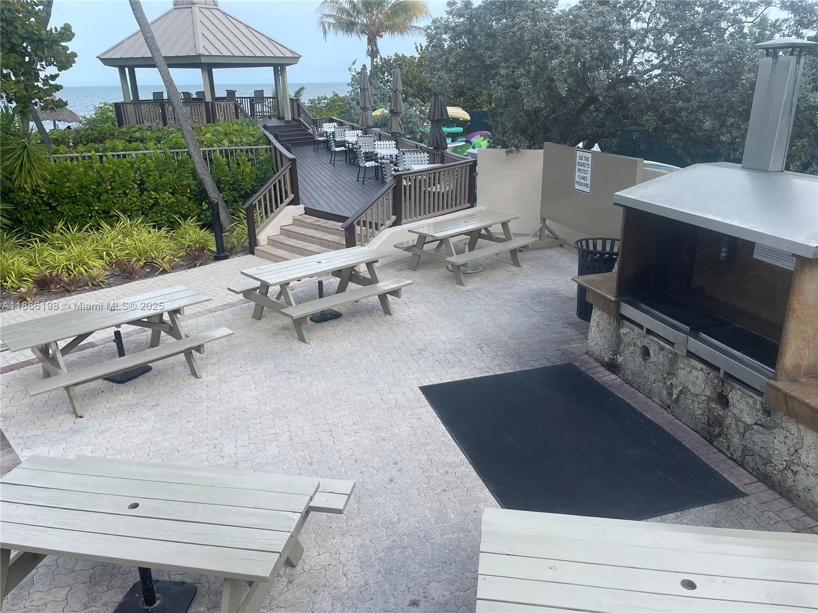 TOWERS OF KEY BISCAYNE CO - Residential Lease