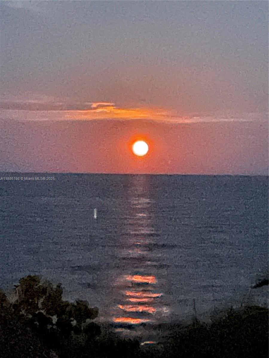 TOWERS OF KEY BISCAYNE CO - Residential Lease