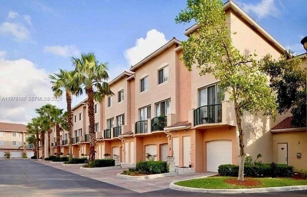 Photo of 2107 SE 10th Ave #833, Fort Lauderdale, FL 33316 (MLS # A11978187)