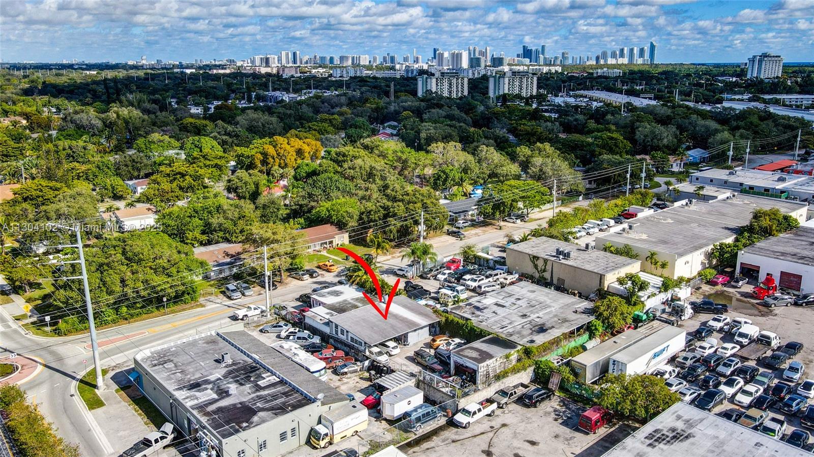 Main image without alt text