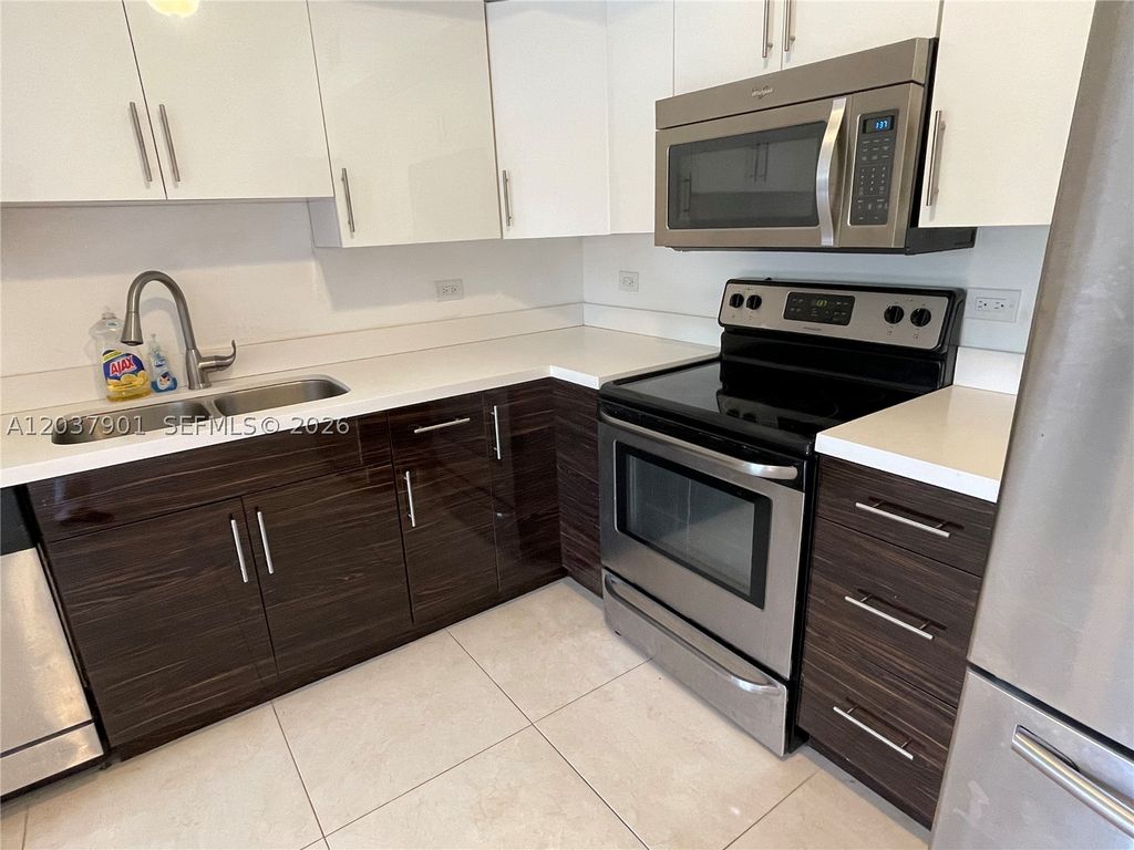 Photo of 3690 N 56th Ave #904, Hollywood, FL 33021 (MLS # A12037901)